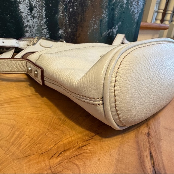 Isaac Mizrahi genuine leather white shoulder /crossbody purse. - Picture 11 of 13